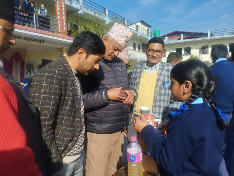 त्रिभुवन आदर्श माध्यमिक बिधालयमा बिज्ञान प्रदर्शनी